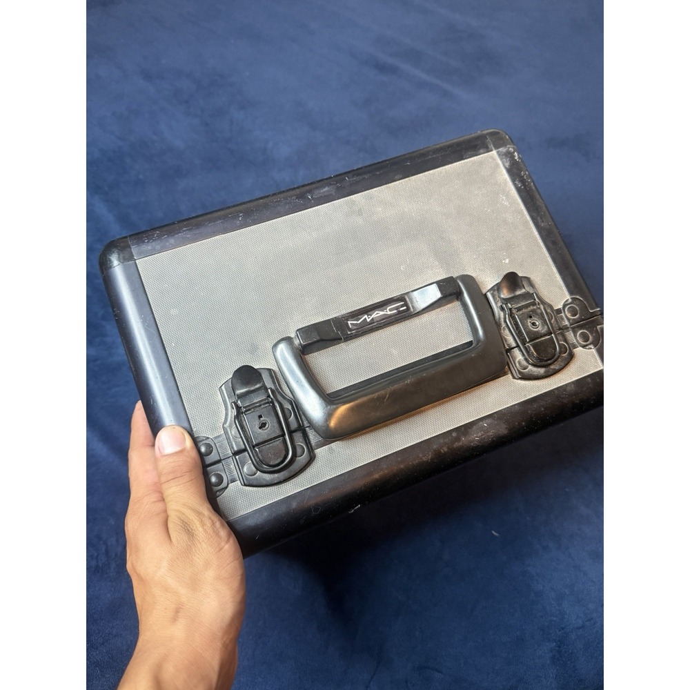 Vtg 90’s Mac Cosmetics Professional Makeup Artist 4 Tiered Train Case “W 2Keys”
